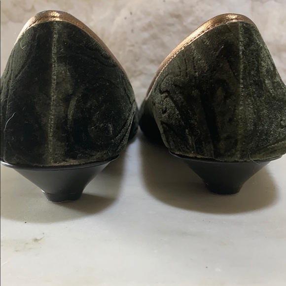NINE WEST Army Green Velour Kitten Heel - Picture 5 of 6
